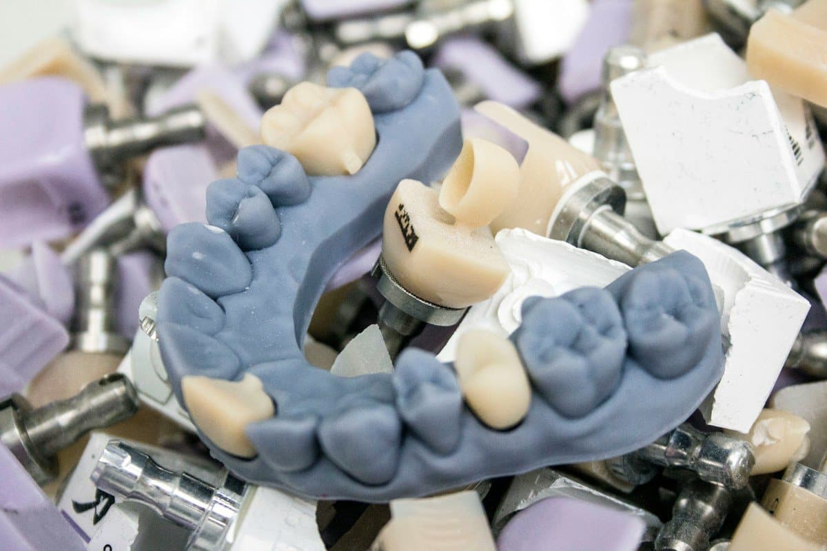 Dental implant components and a jaw model on a lab bench