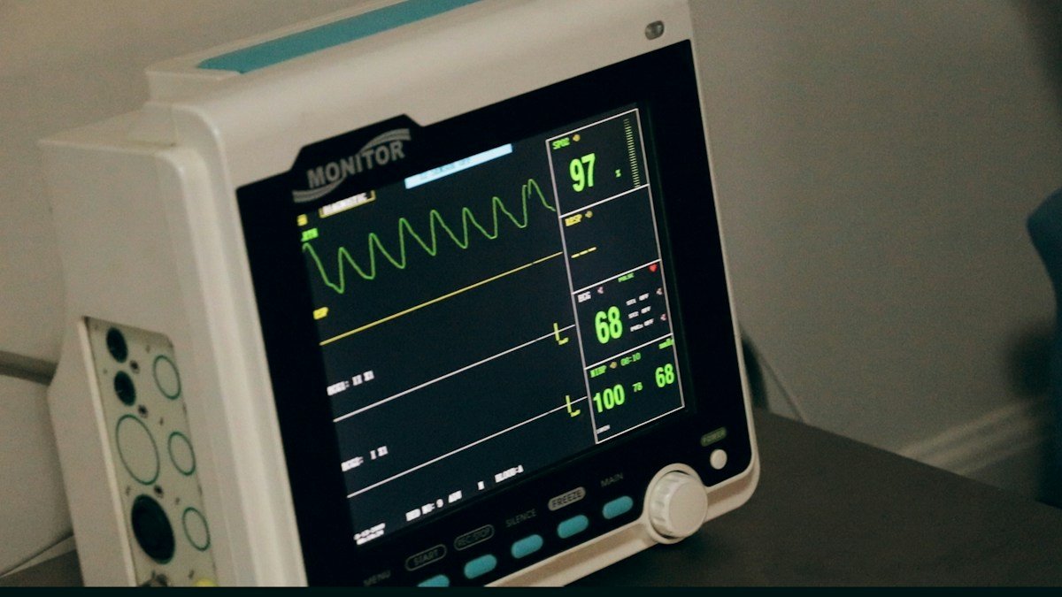 Medical monitor screen showing digital readouts
